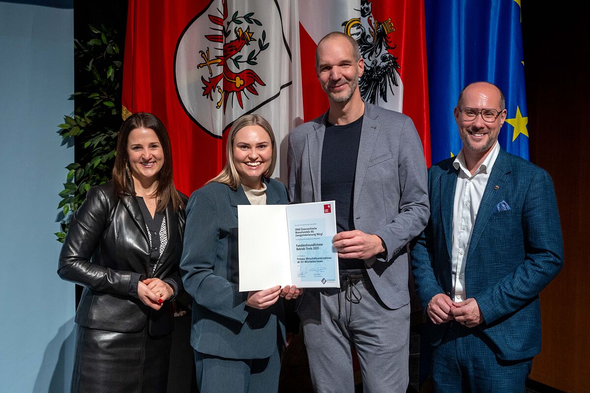 PA Foto SPAR Familienfreundlichster Betrieb Astrid Mair, Lisa Braunegger, Wolfgang Aigner und Mario Gerber