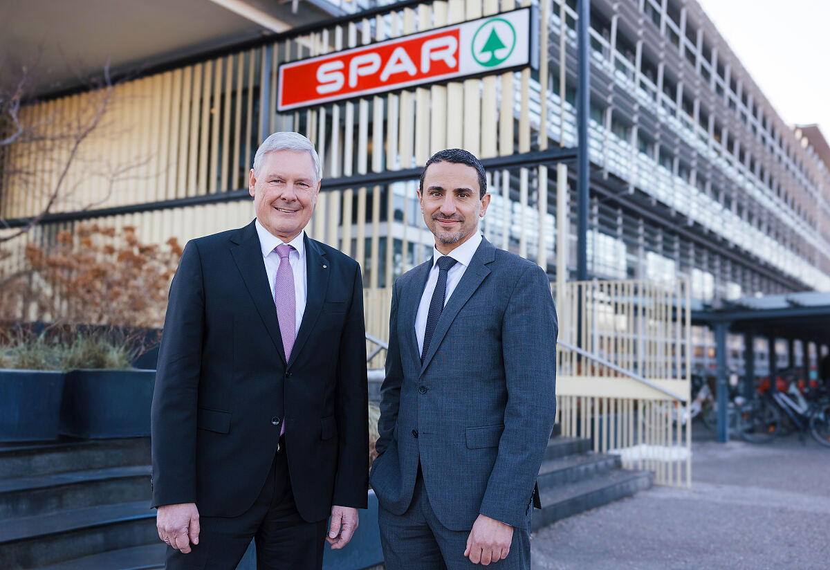 SPAR-Vorstandsvorsitzender Hans K. Reisch freut sich auf die Zusammenarbeit mit dem Sicherheitsmanager und Ex-Direktor der Direktion Staatschutz und Nachrichtendienst Österreichs (DSN) Omar Haijawi-Pirchner.