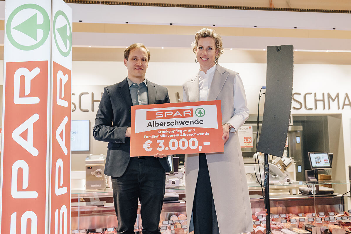 Bild 3 - Spendenübergabe