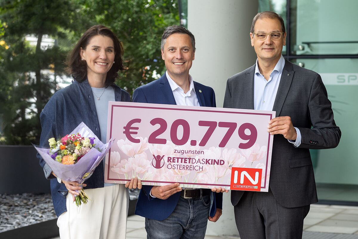 Bild1_INTERSPAR spendet 20.779 Euro an Rettet das Kind