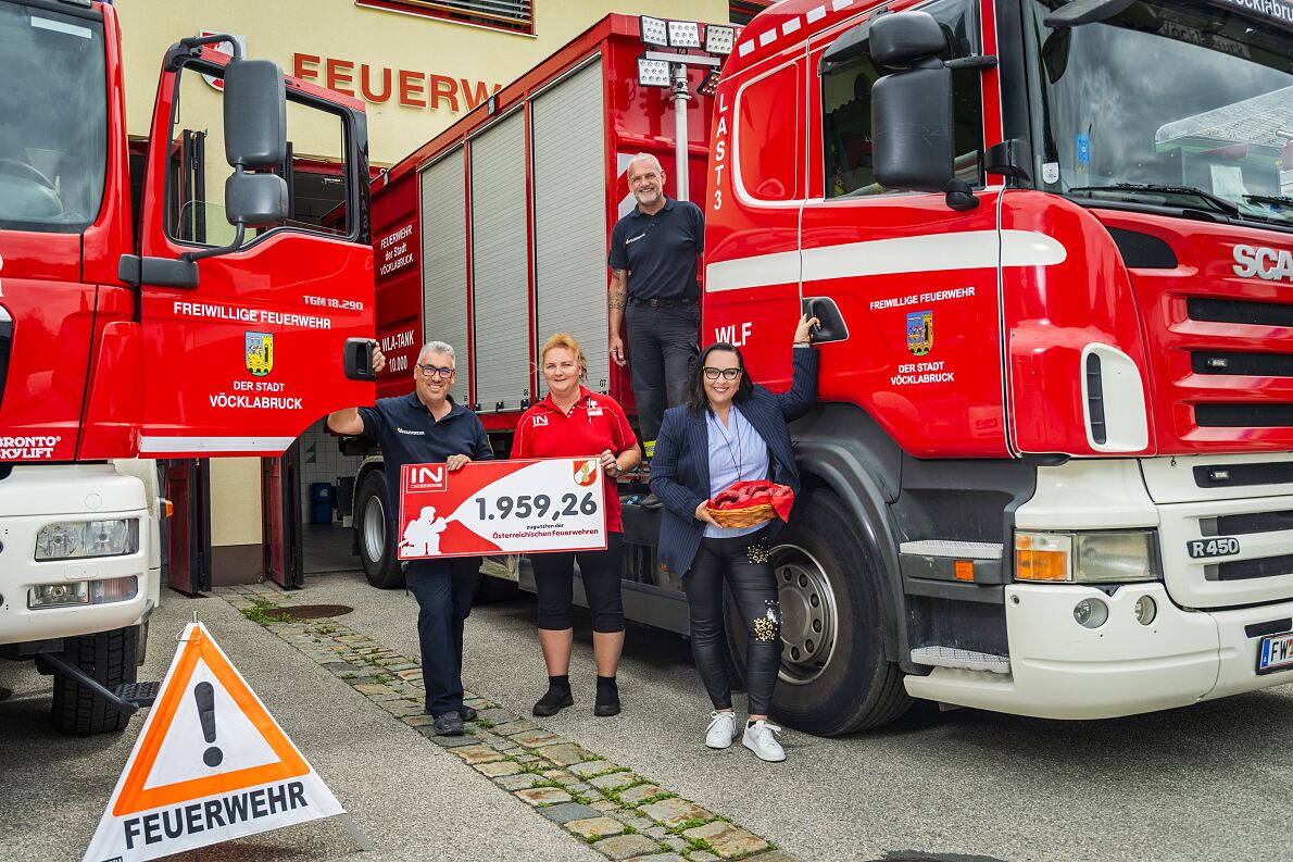 Spendenübergabe an die ortszuständige Feuerwehr
