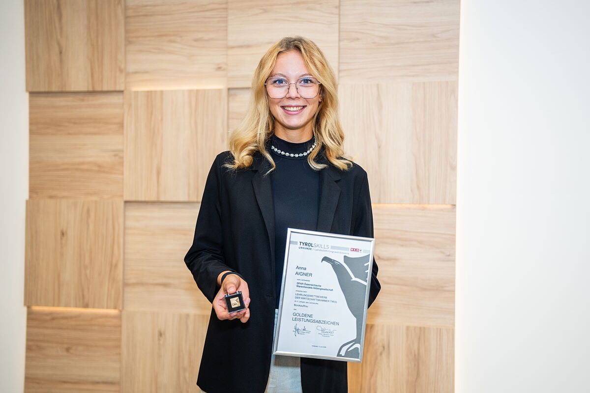 PA SPAR Goldenes Leistungsabzeichen für SPAR-Lehrling Anna Aigner