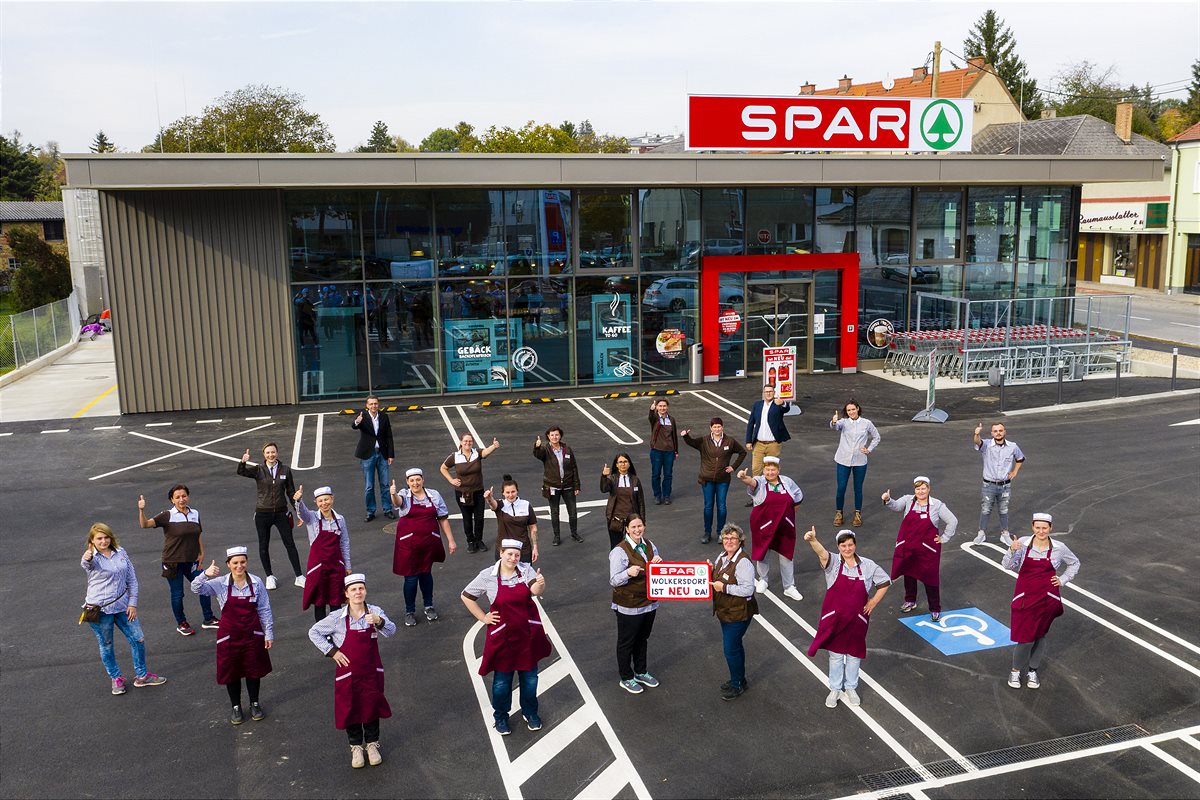 Das Team im neuen SPAR-Supermarkt in Wolkersdorf