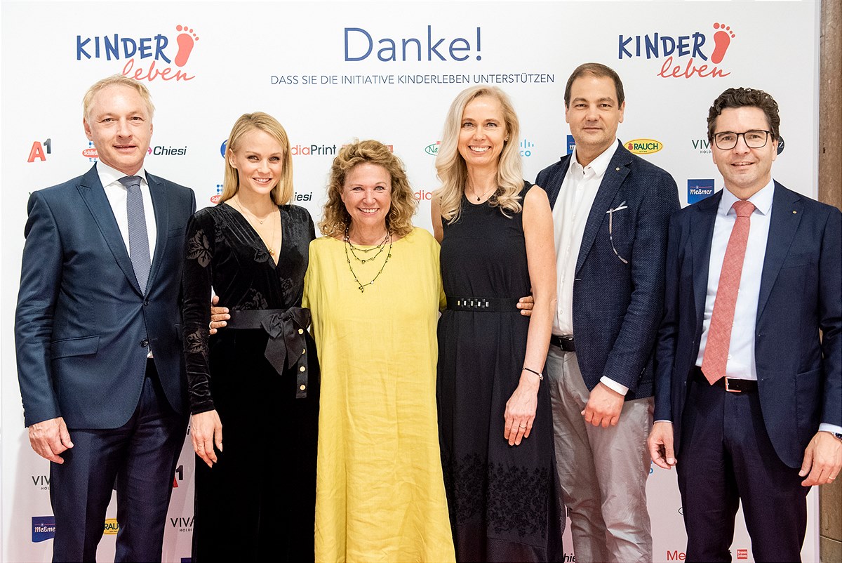 Prominente Unterstützer:innen beim SPAR und unser_kind Charity-Dinner. 