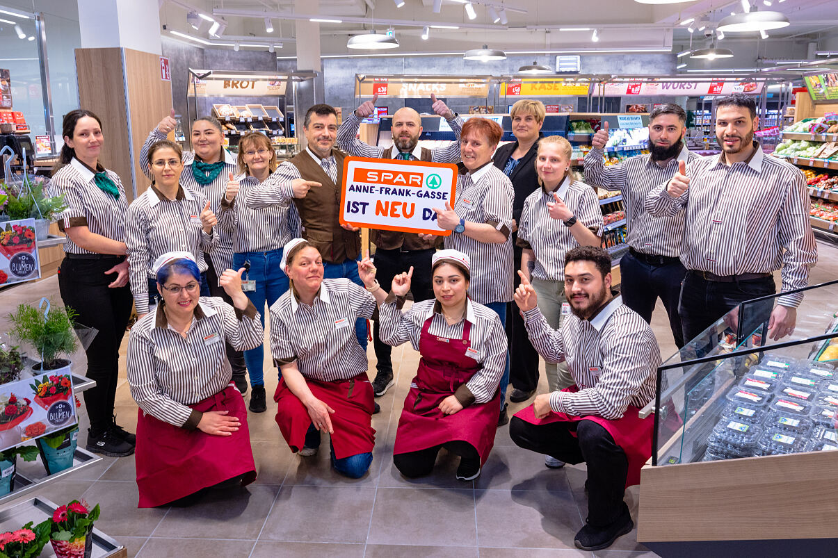 Das Team im neuen SPAR-Supermarkt in der Anne-Frank-Gasse: 
