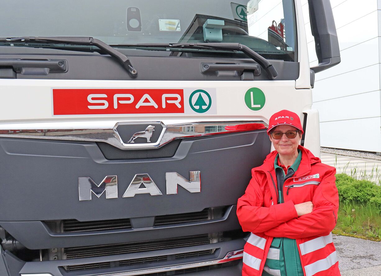 PR Foto SPAR LKW Lenkerin Andrea Kindl 02