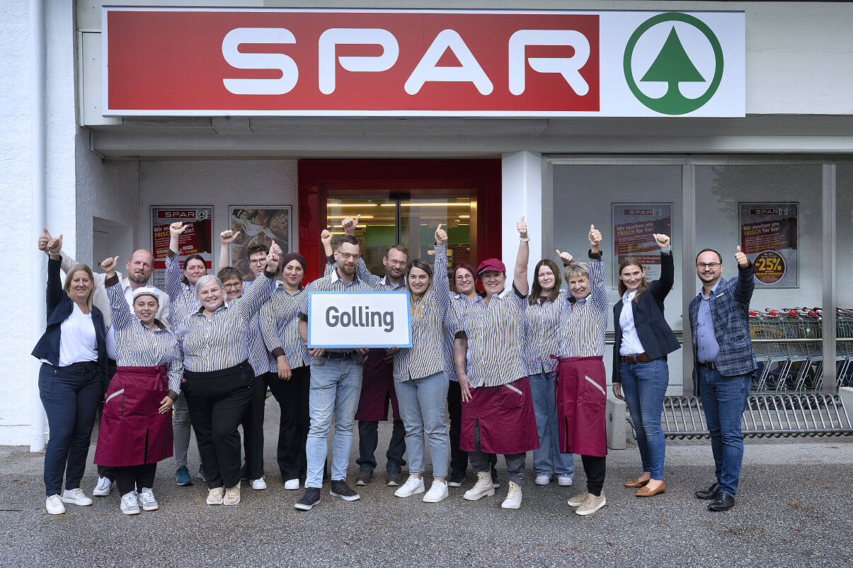 PR-Foto SPAR Golling Team jubelnd 