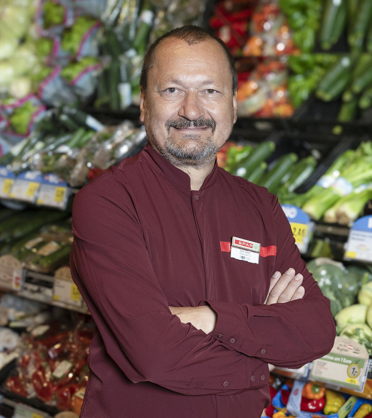 PA Foto SPAR Vukic Andreas Arbeiten in der Pension 05 vor der Obstabteilung