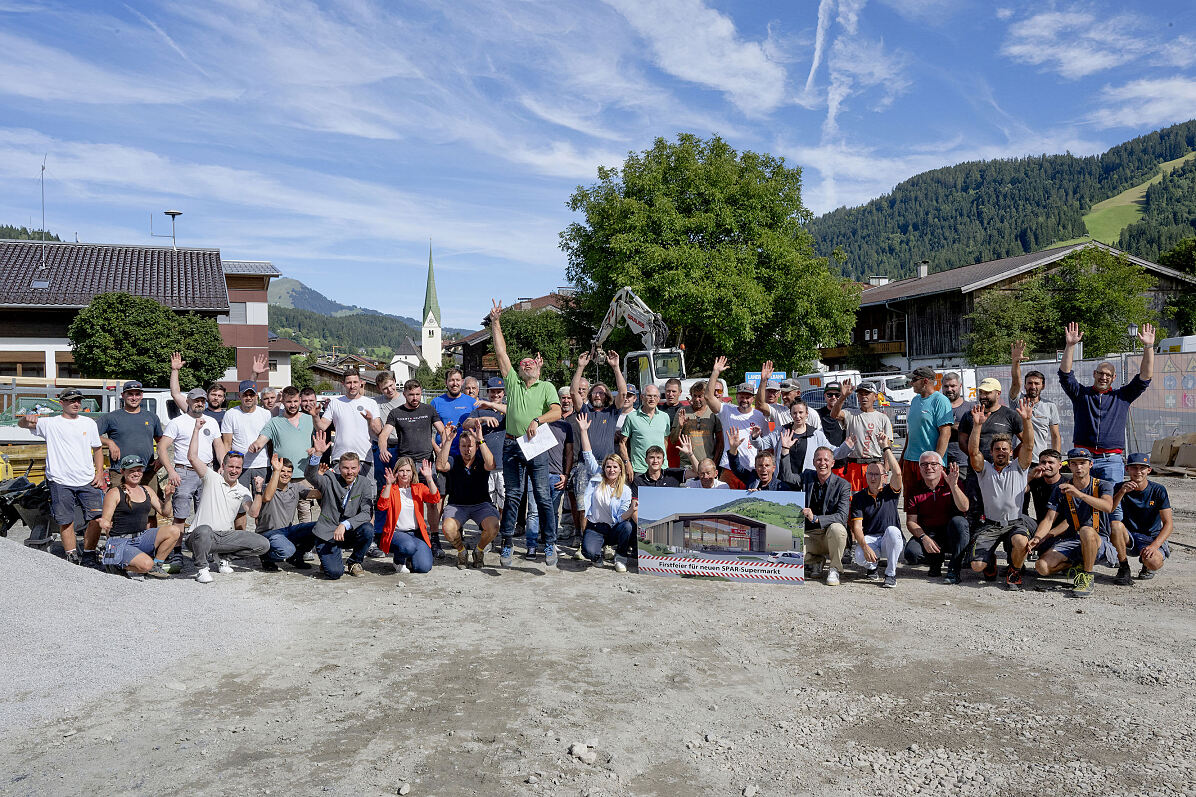 PA Foto SPAR Firstfeier Niederau Handwerker
