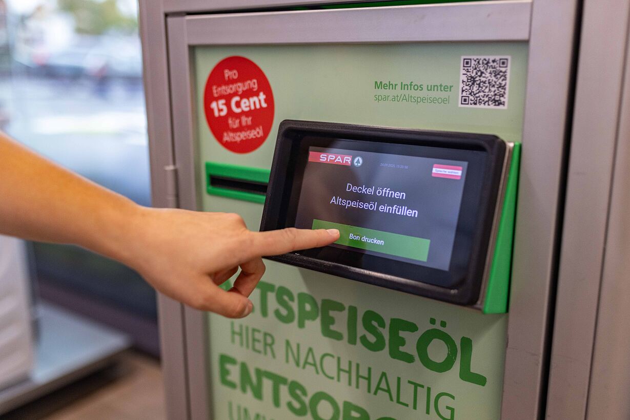 PA Foto SPAR Altspeiseöl-Sammlung 3