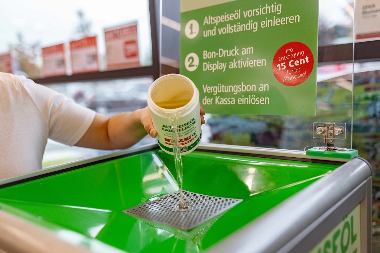 PA Foto SPAR Altspeiseöl-Sammlung 2