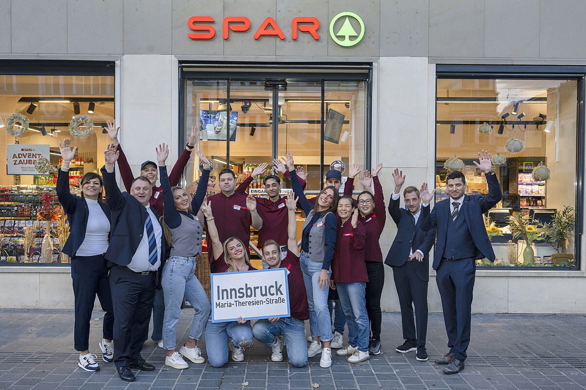 PA Foto Eröffnung SPAR Innsbruck Maria Theresien-Strasse Team