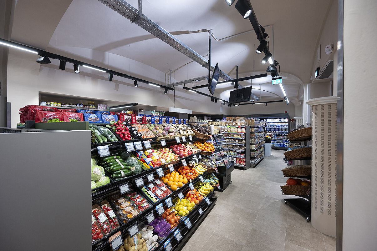 PA Foto Eröffnung SPAR Innsbruck Maria Theresien-Strasse Innen