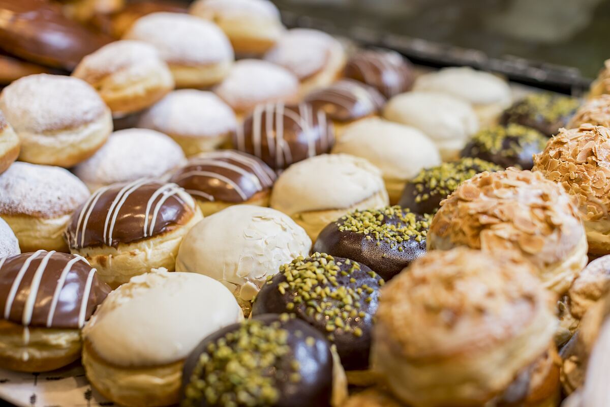 Bild3: Krapfen-Vielfalt bei INTERSPAR