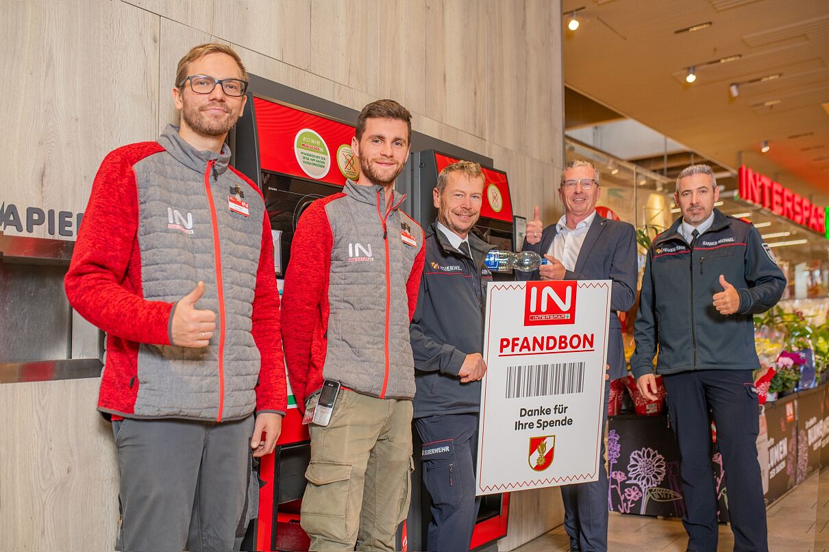 Bild2: Spendenaktion am Pfandautomaten