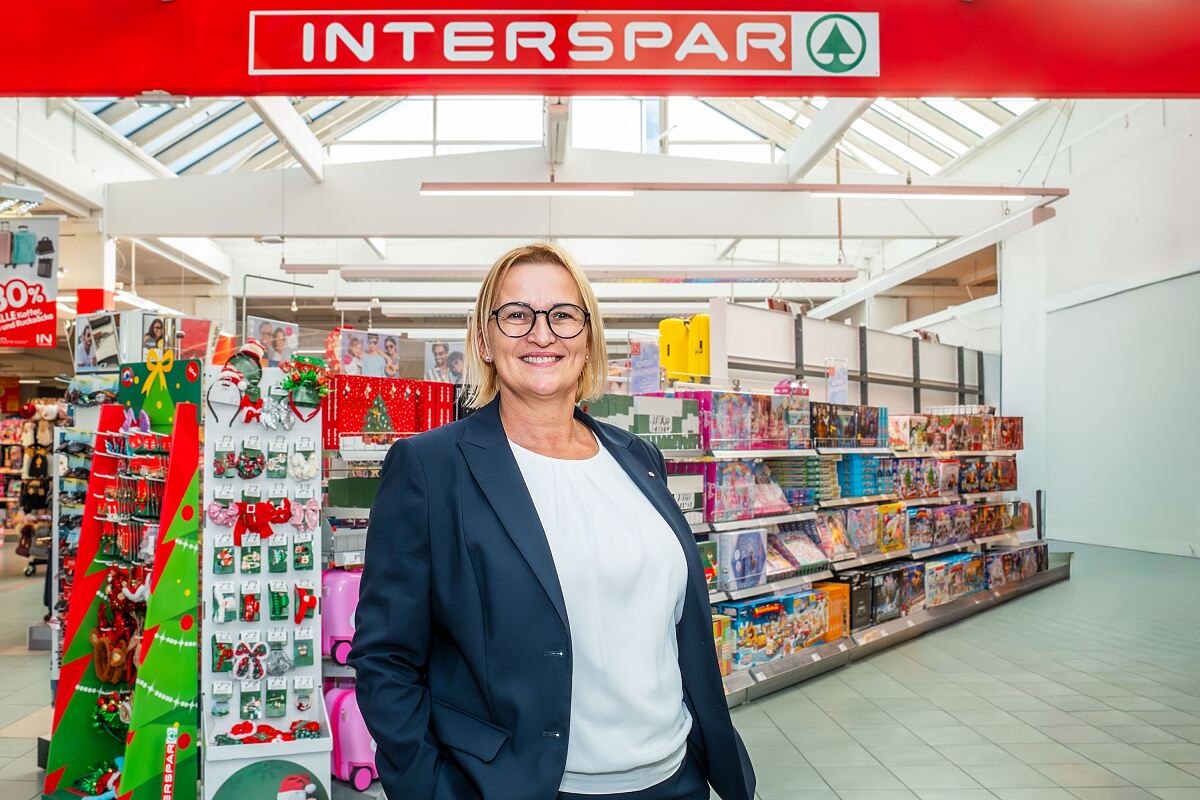 Bild1: Neue INTERSPAR-Geschäftsleiterin Jasmin Mikisek