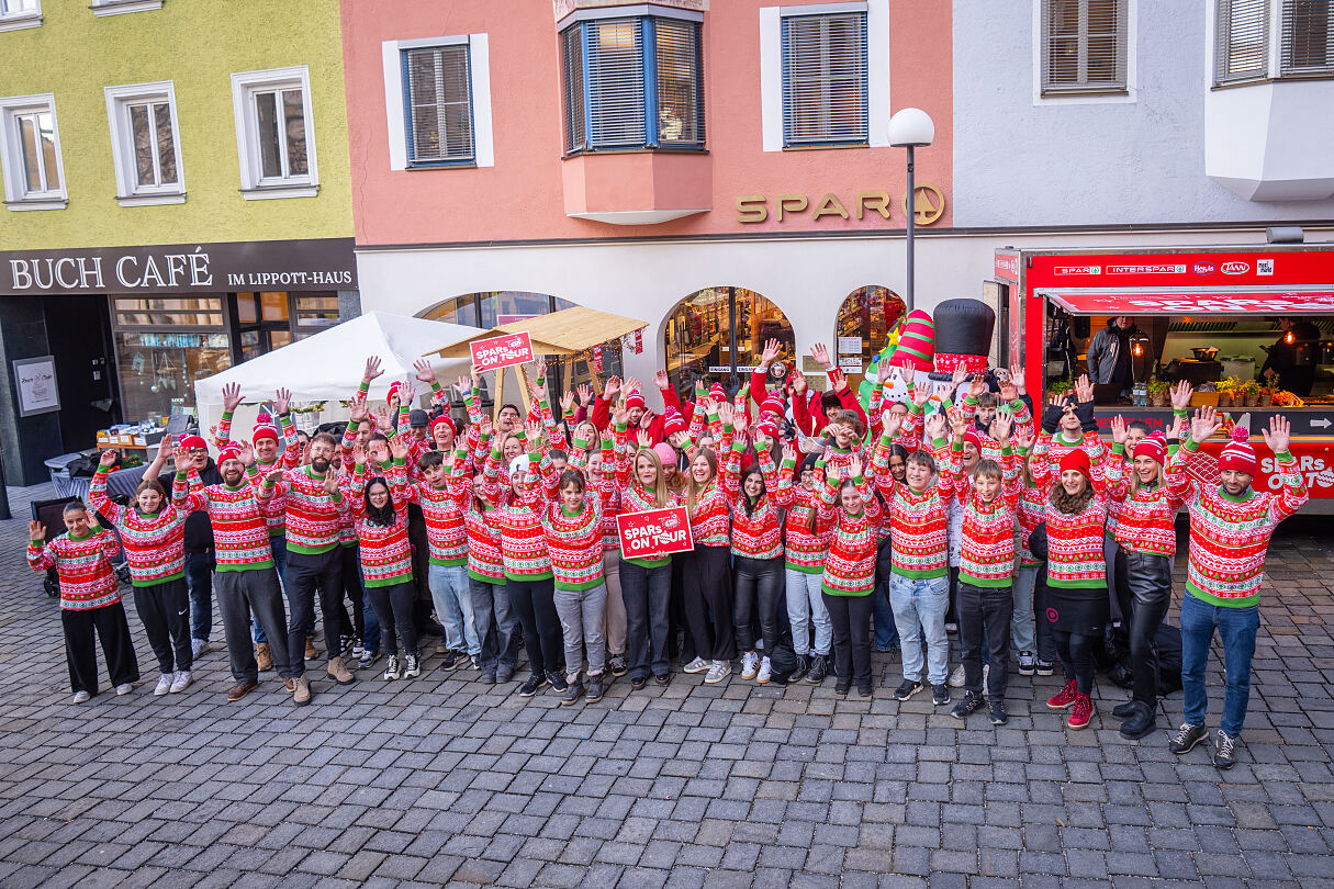 PA Foto SPARs on Tour Kufstein Gruppenfoto jubelnd
