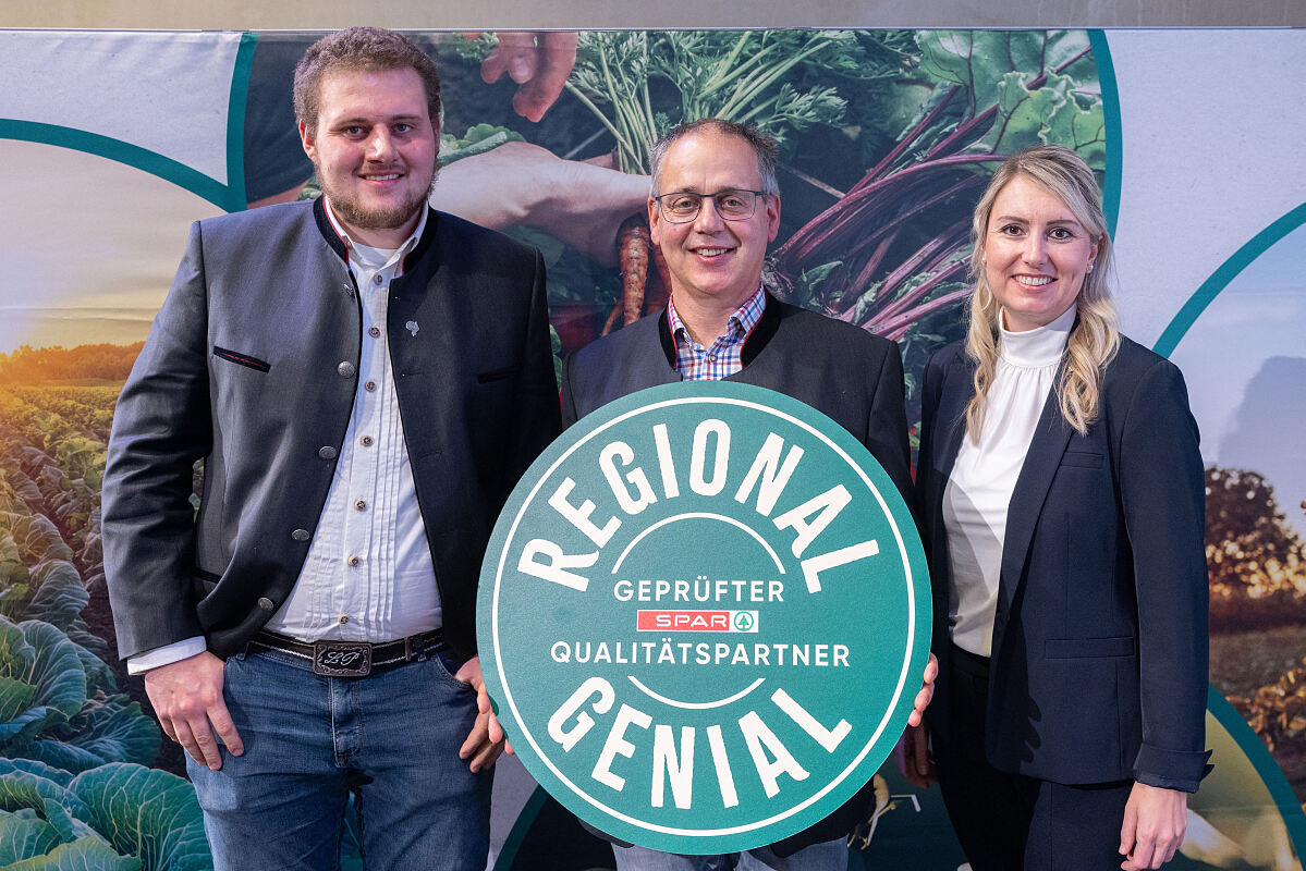 PR Foto SPAR Bezirk Schwaz - Lucas und Georg Pfurtscheller, Martina Bichler